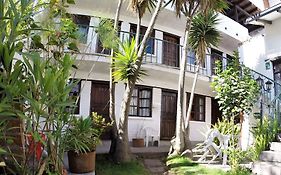 Hostal L'Auberge Inn
