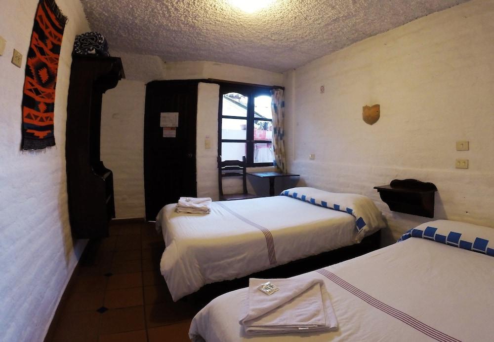 Hostal L'Auberge Inn Quito Exterior photo