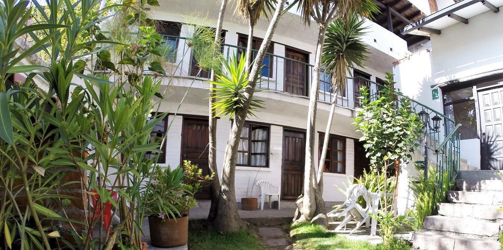 Hostal L'Auberge Inn Quito Exterior photo