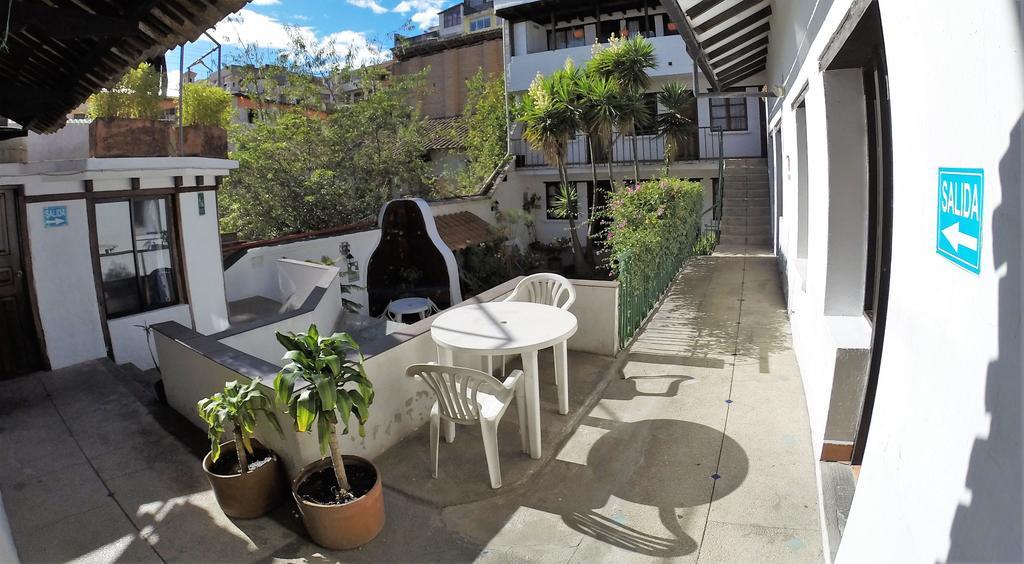 Hostal L'Auberge Inn Quito Exterior photo