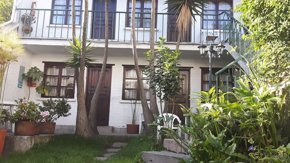 Hostal L'Auberge Inn Quito Exterior photo