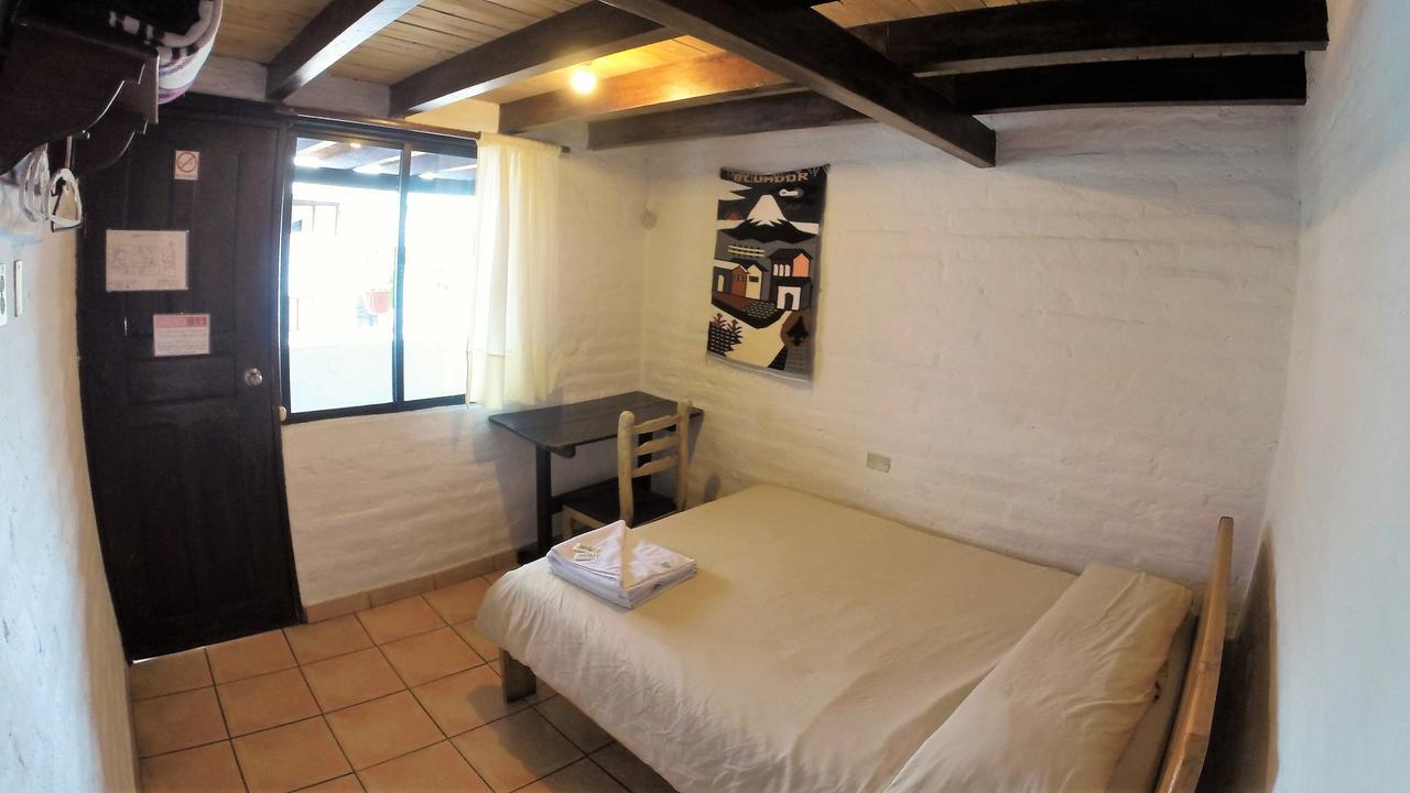 Hostal L'Auberge Inn Quito Exterior photo