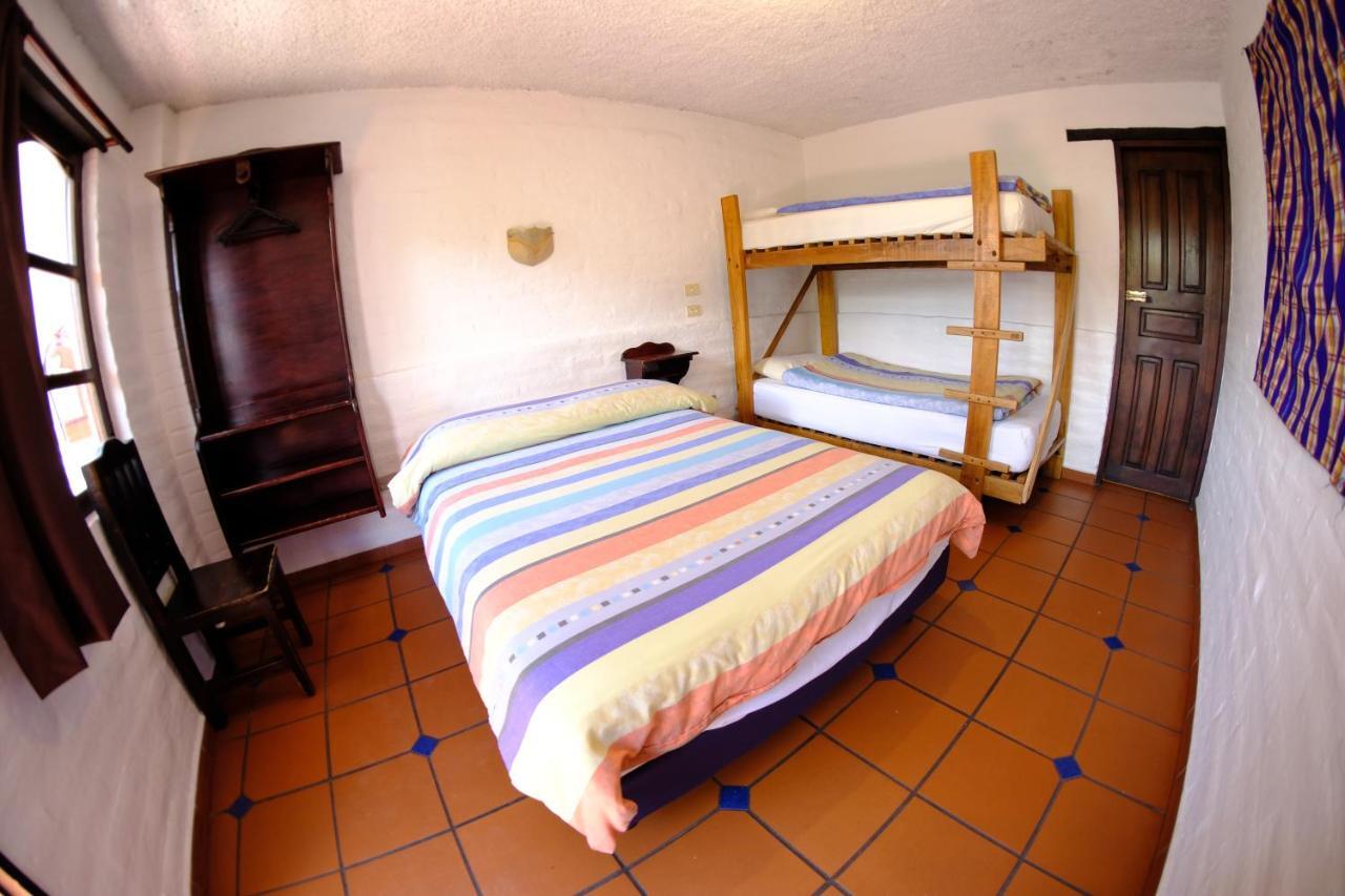 Hostal L'Auberge Inn Quito Exterior photo